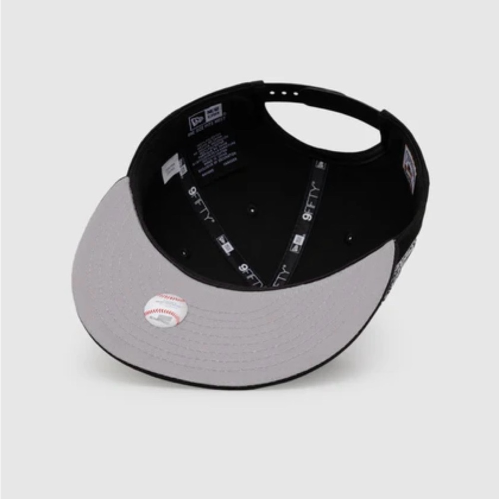 New Era Black Snapback Hat with White Embroidered Logo Upside Down - Picture 4 of 5